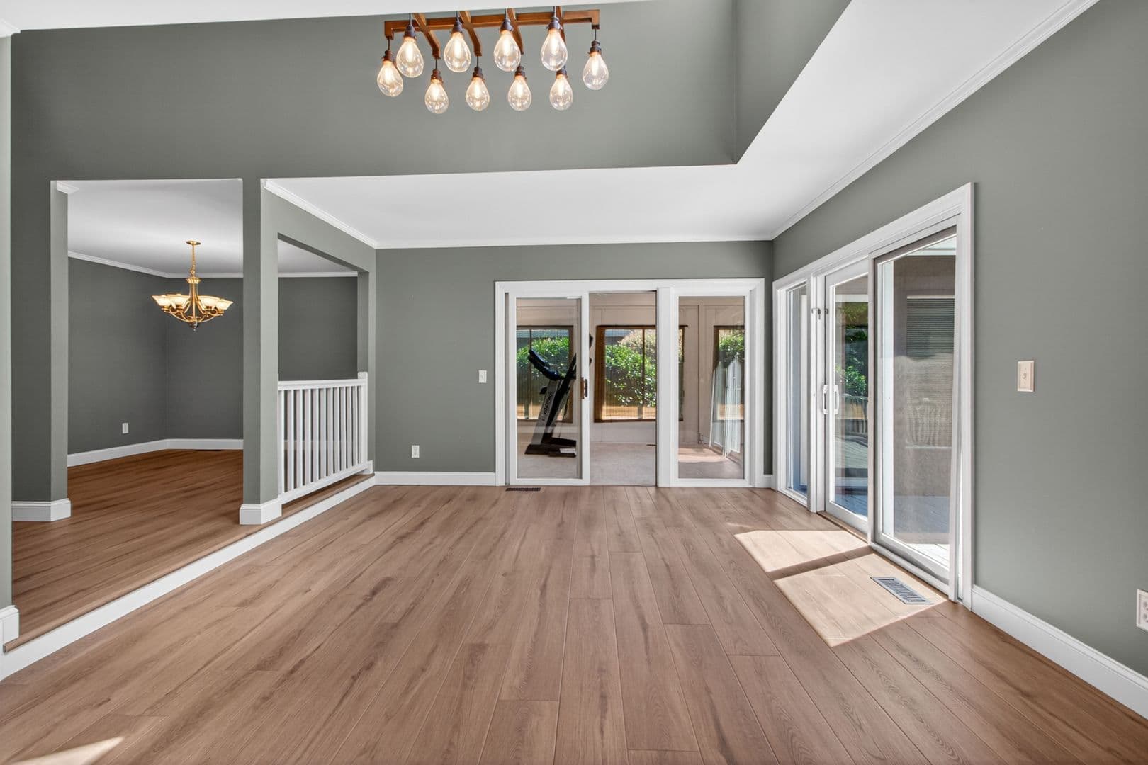 Lewes House: 18609 Broadfield Drive