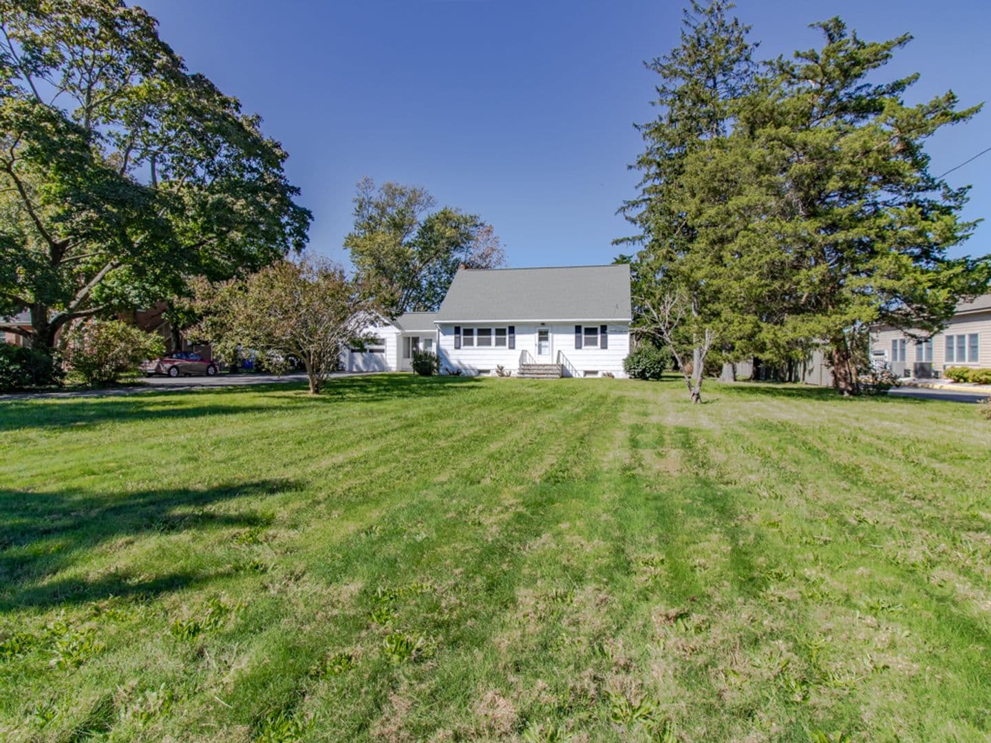 Lewes House: 1517 Savannah Rd