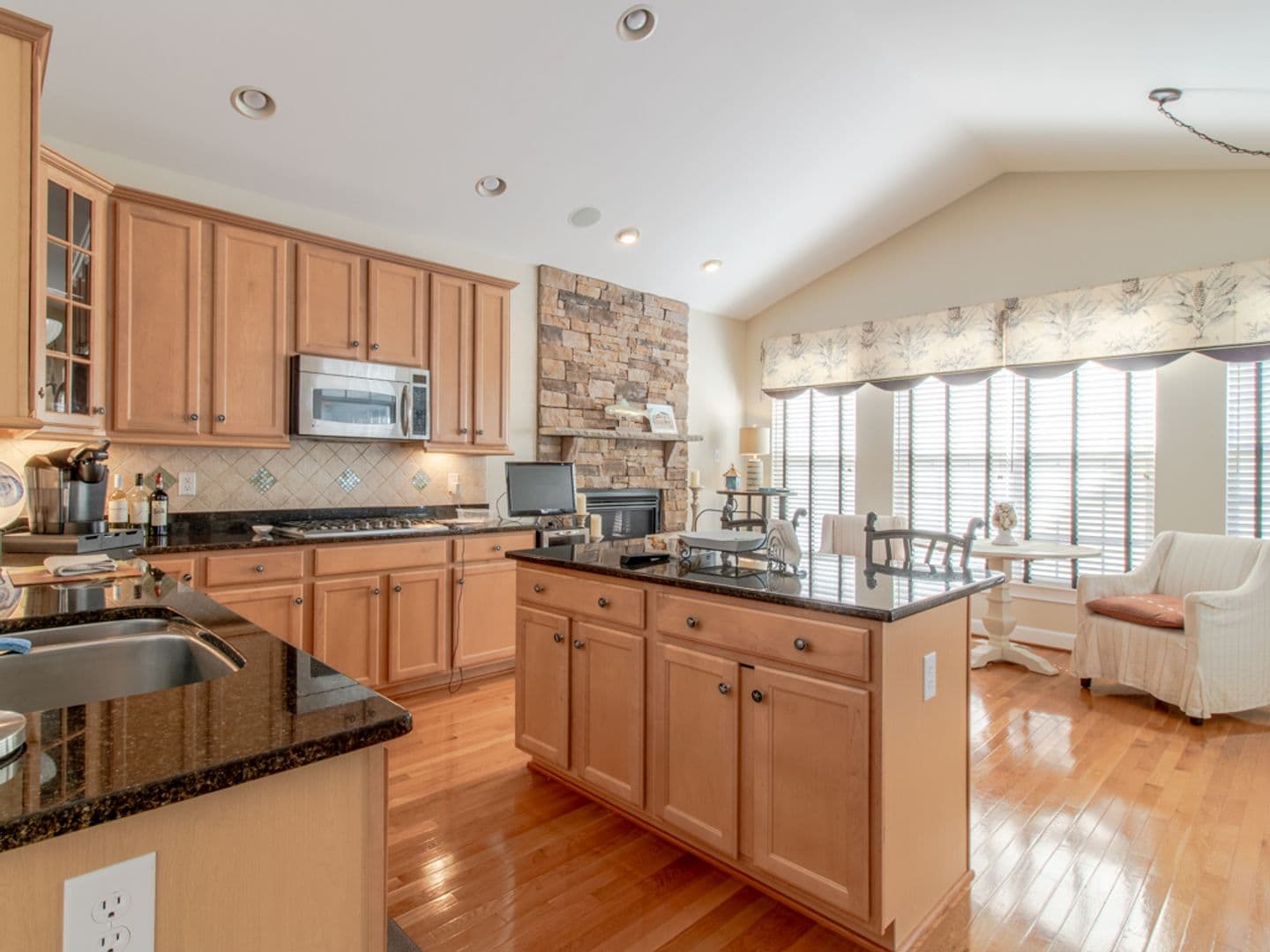 Milton House: 16478 Howard Miller Lane