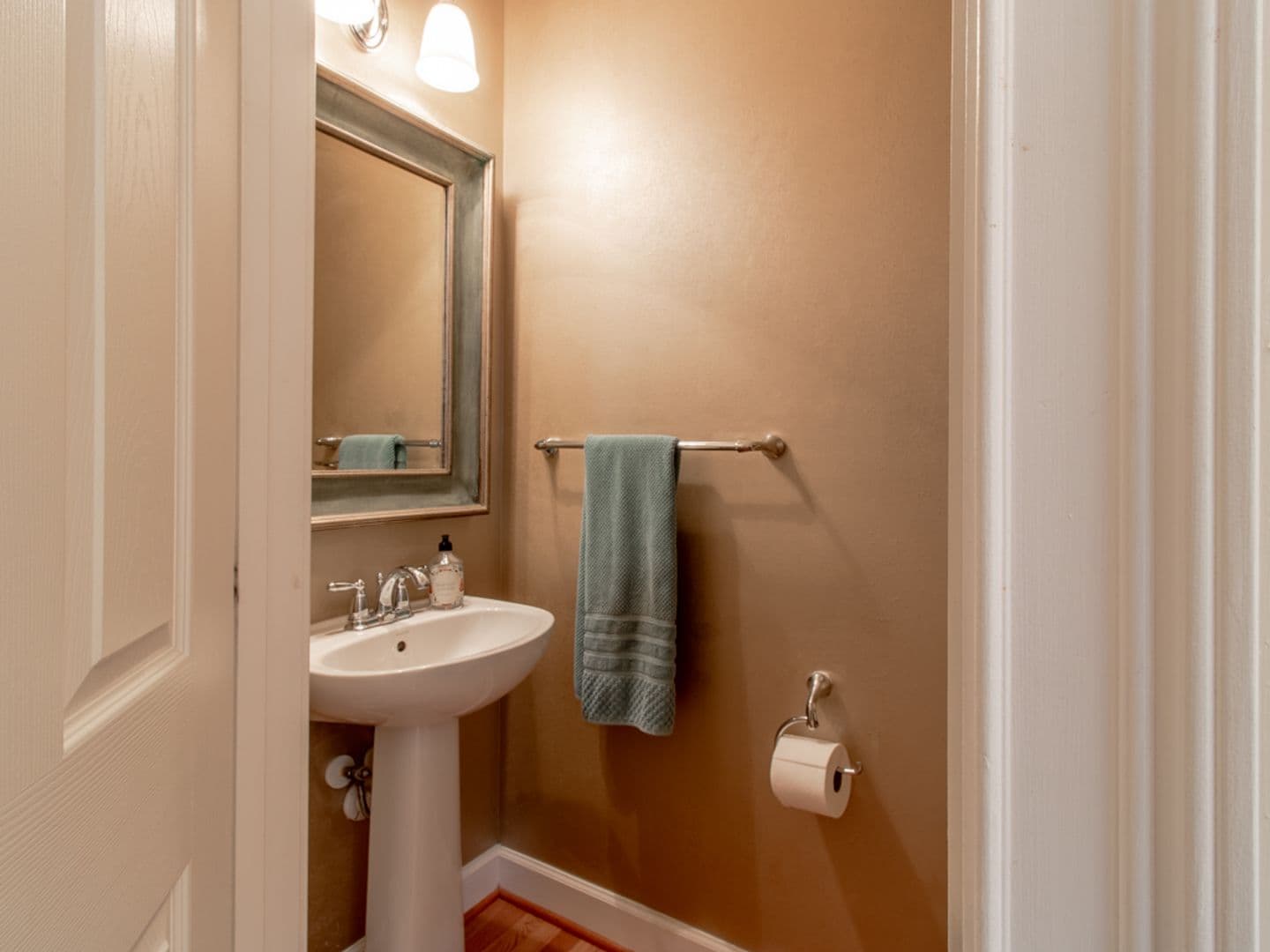 Milton House: 16478 Howard Miller Lane