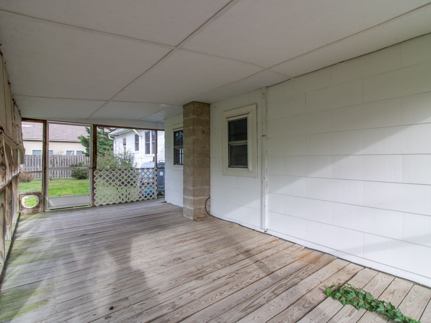 Lewes House: 1517 Savannah Rd