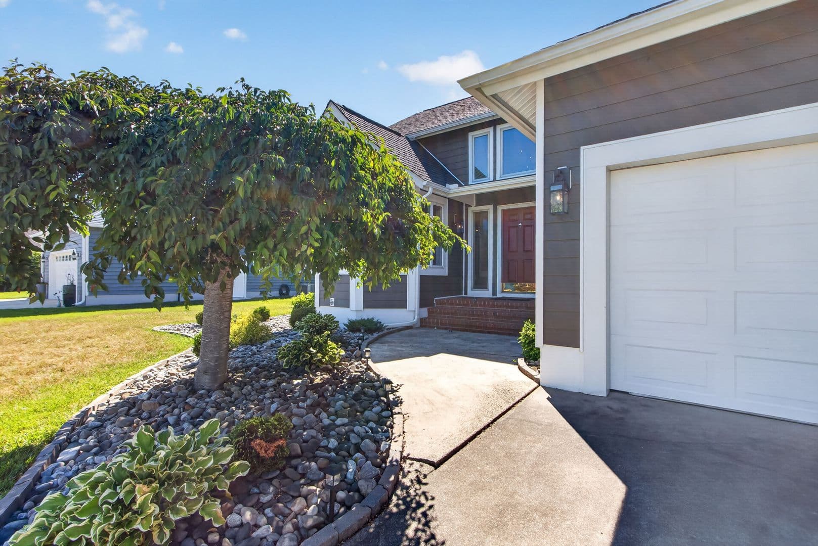Lewes House: 18609 Broadfield Drive