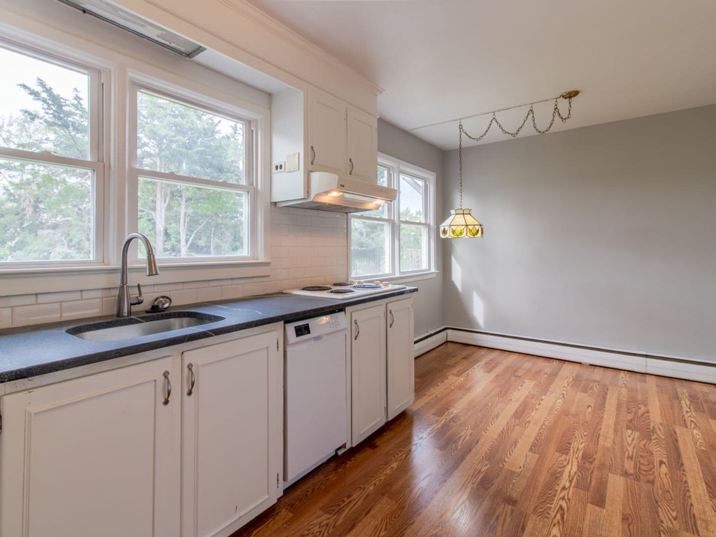 Lewes House: 1517 Savannah Rd