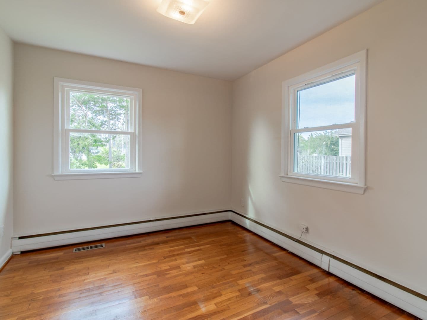 Lewes House: 1517 Savannah Rd