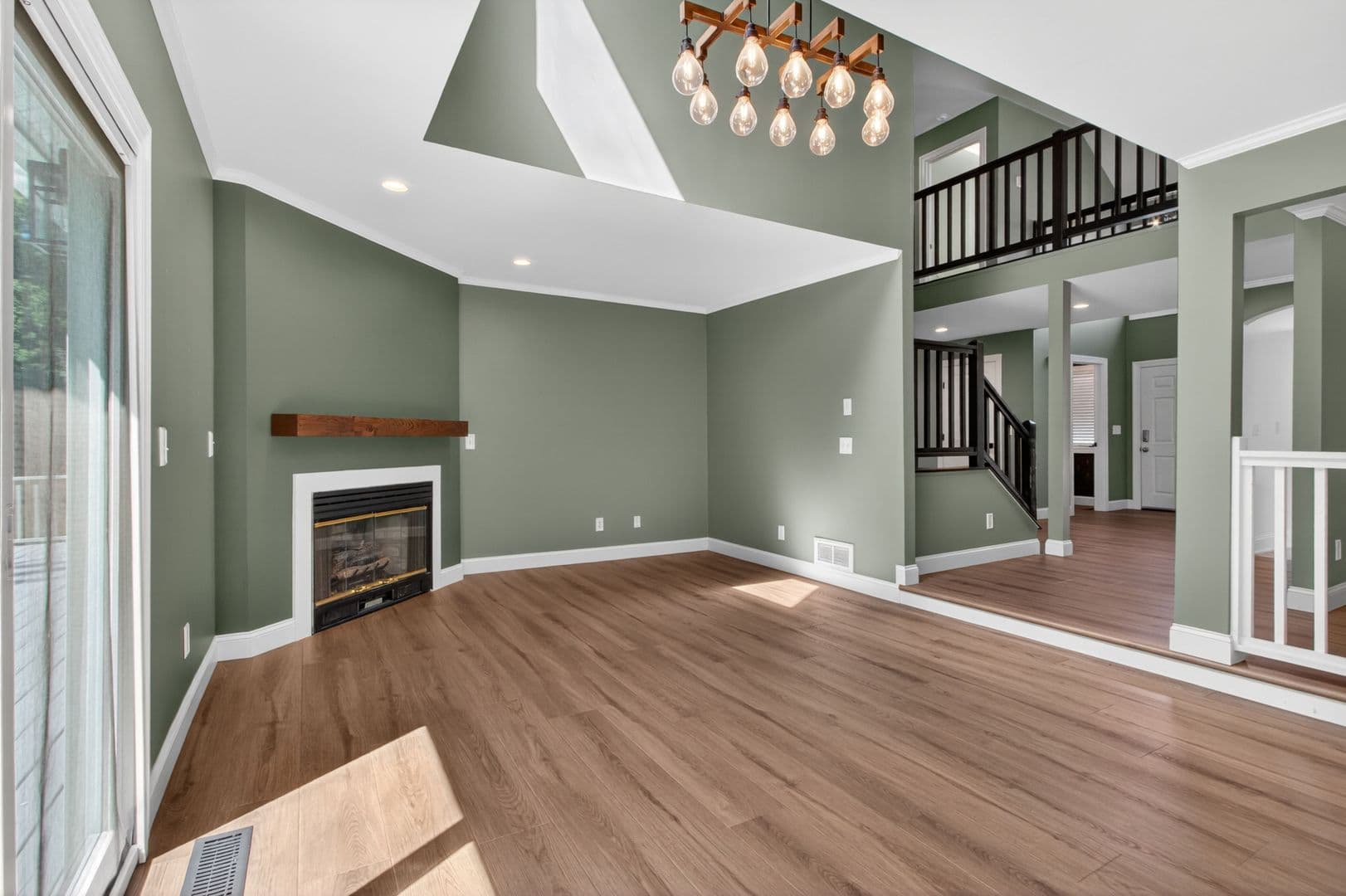 Lewes House: 18609 Broadfield Drive