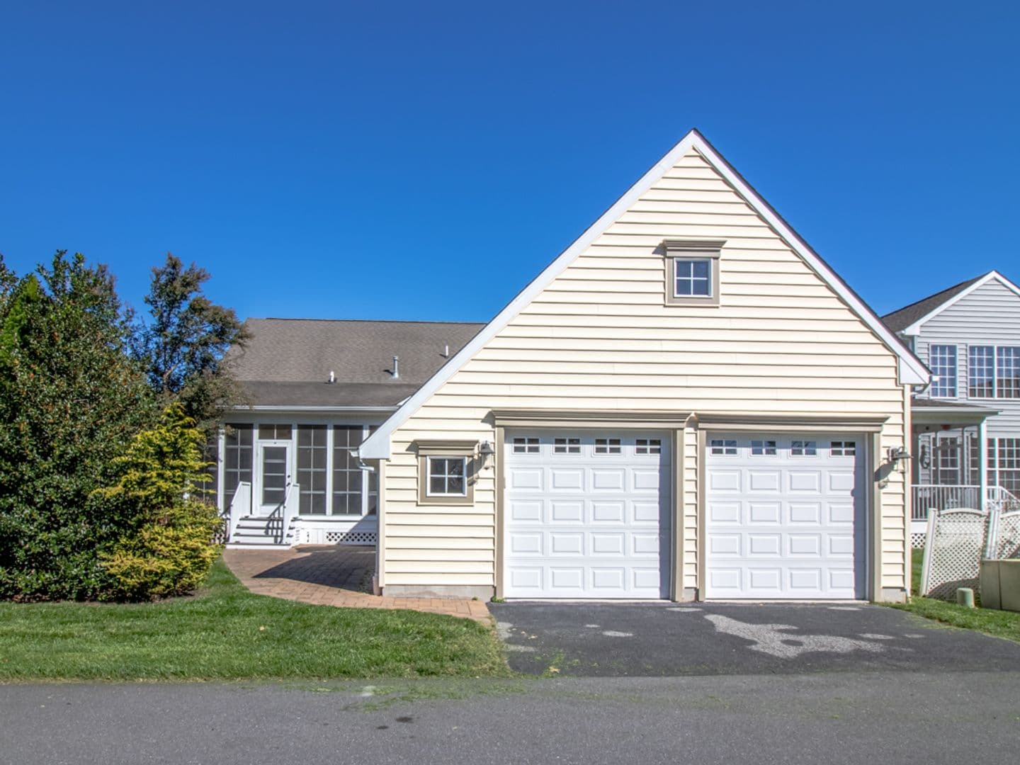 Milton House: 16478 Howard Miller Lane