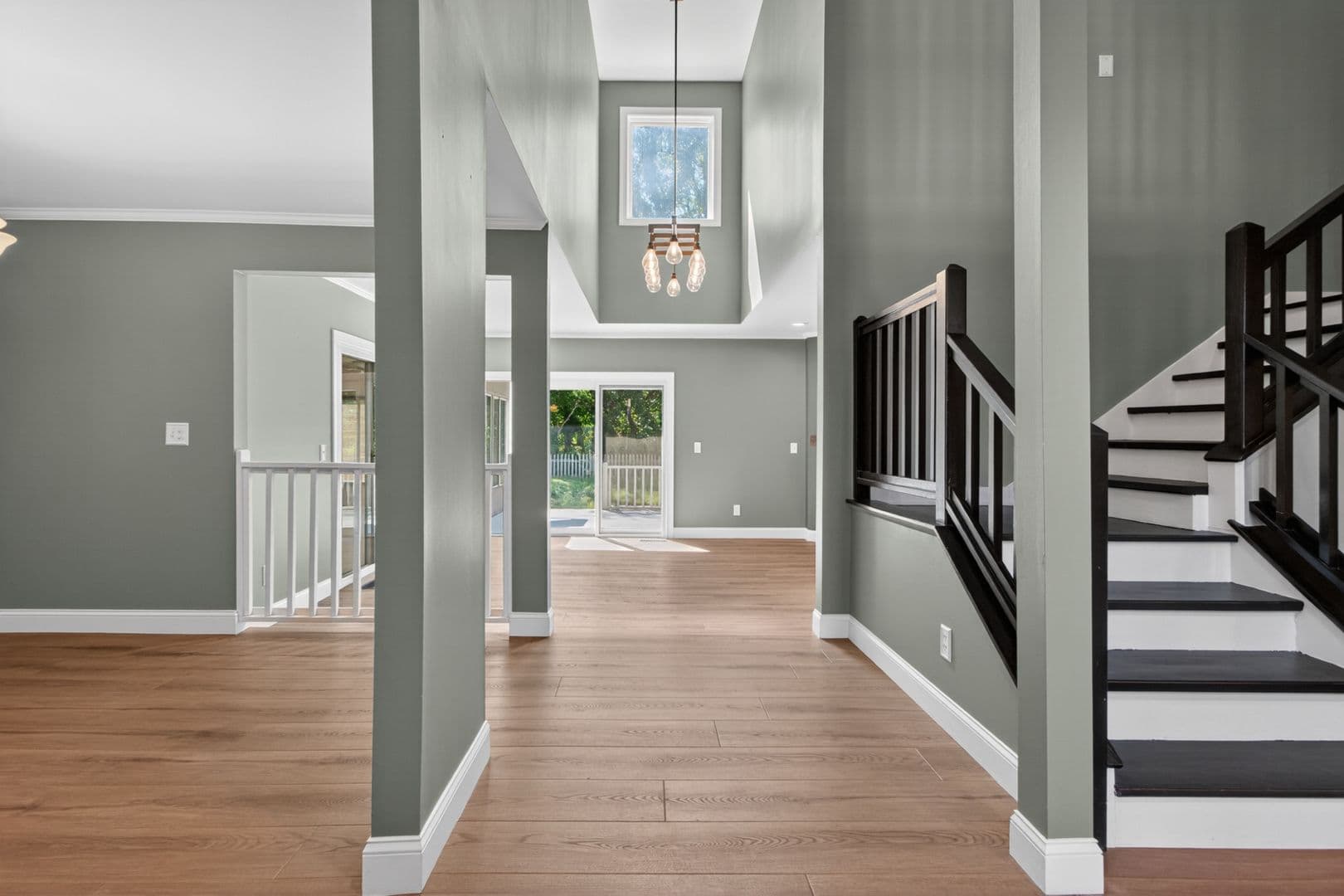 Lewes House: 18609 Broadfield Drive