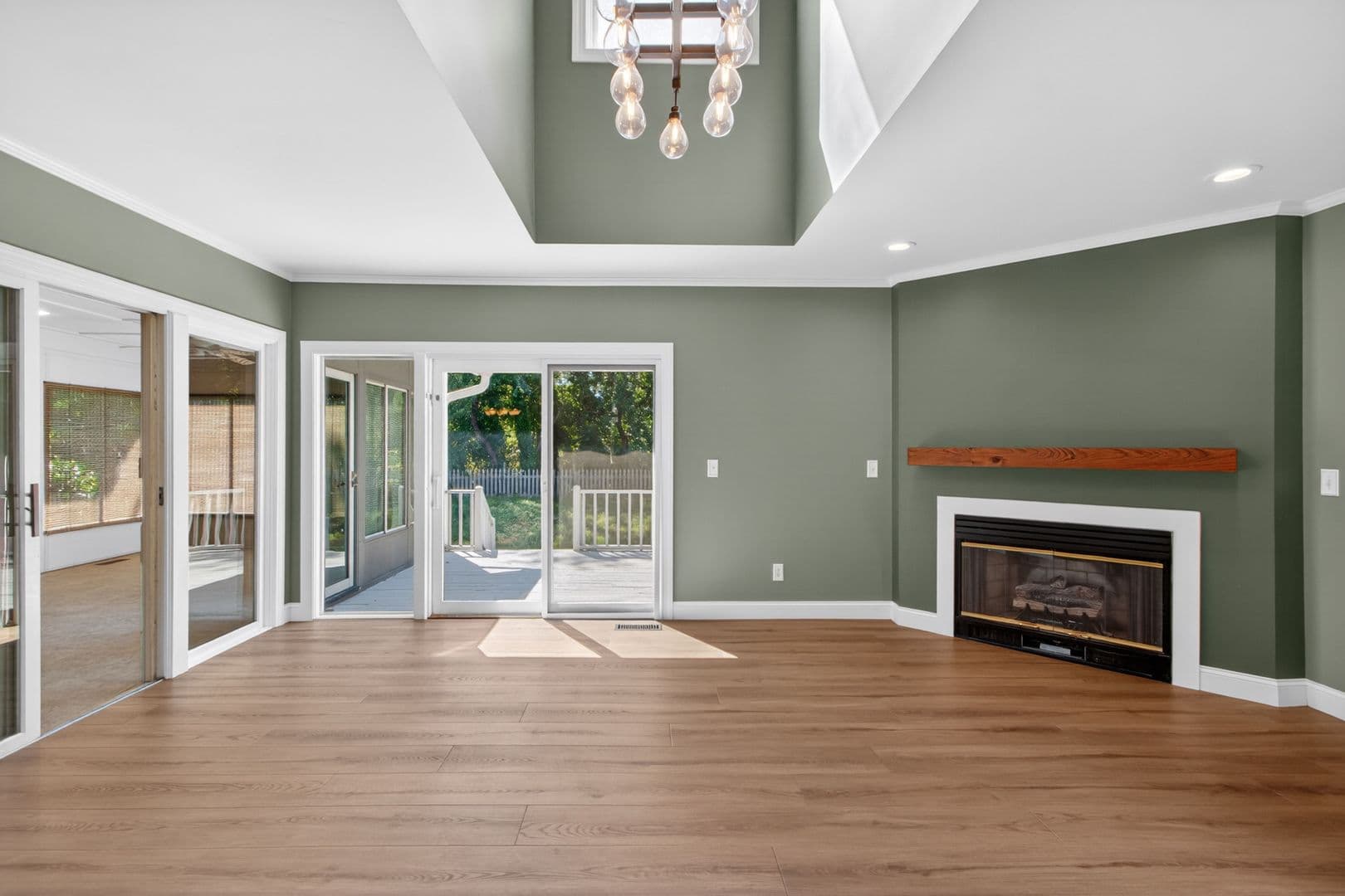 Lewes House: 18609 Broadfield Drive