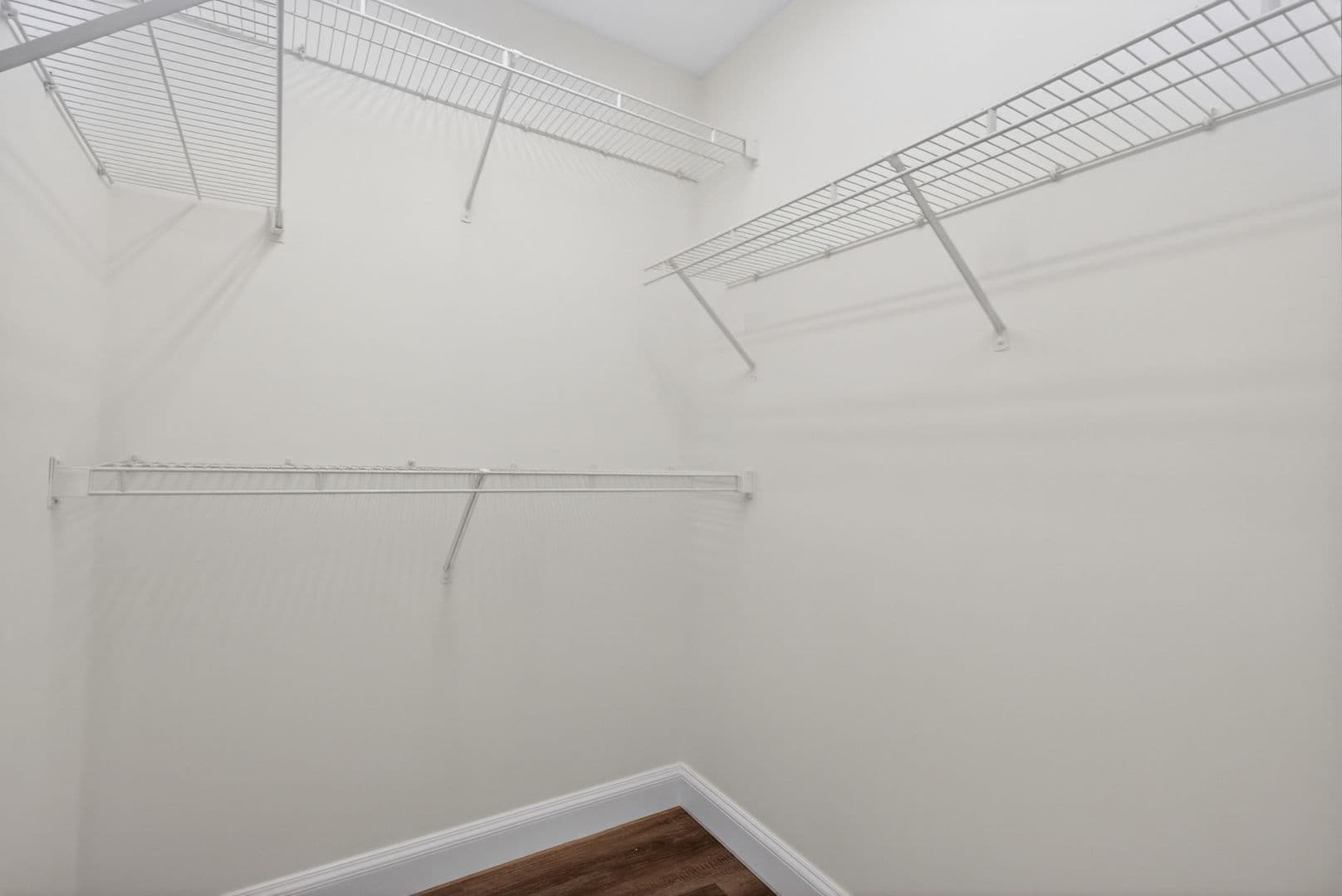 Lewes House: 18609 Broadfield Drive