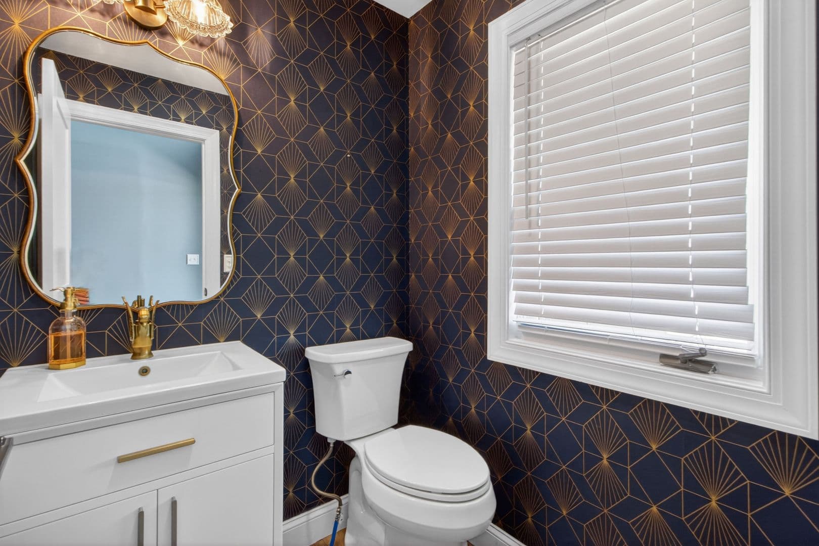 Lewes House: 18609 Broadfield Drive