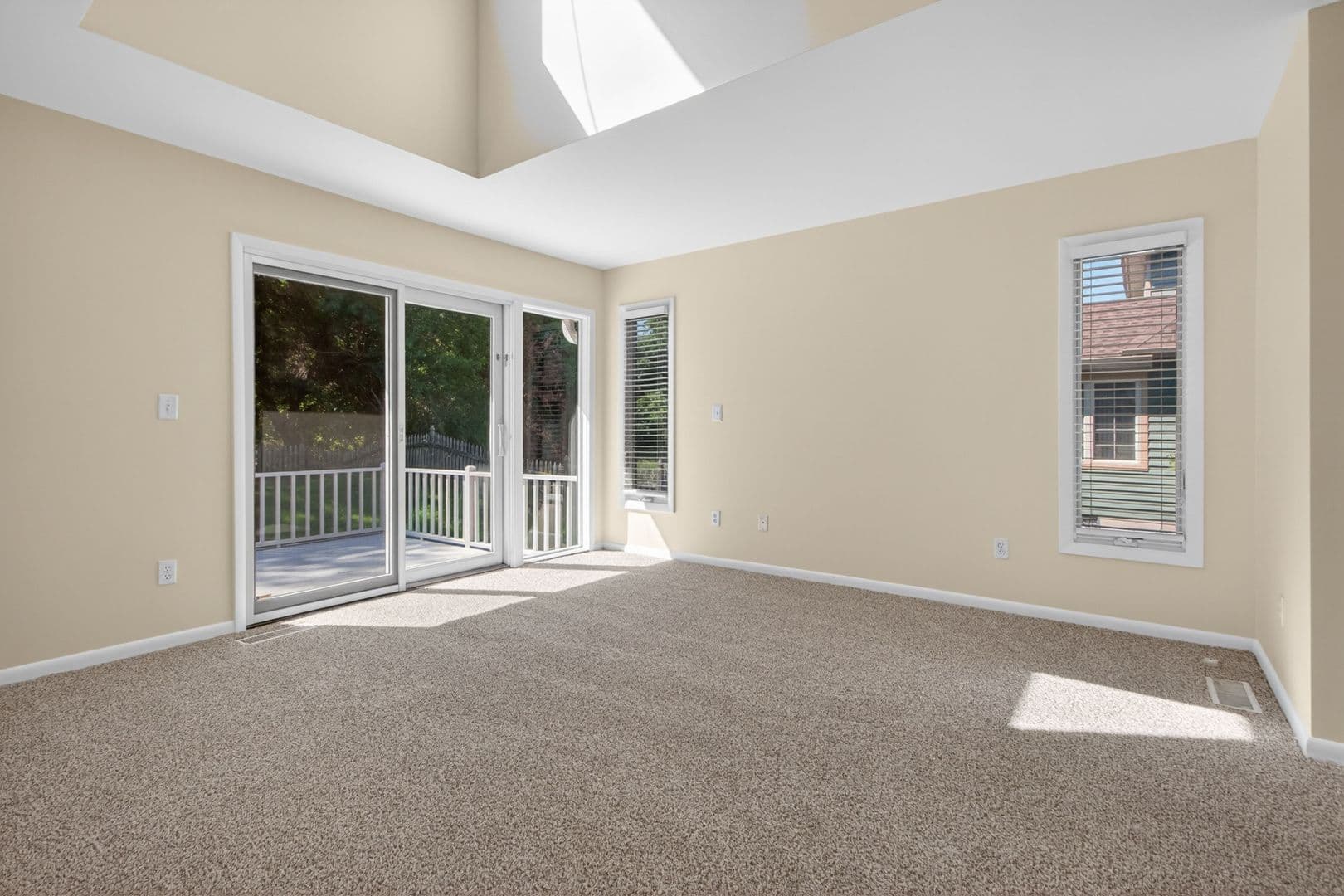 Lewes House: 18609 Broadfield Drive