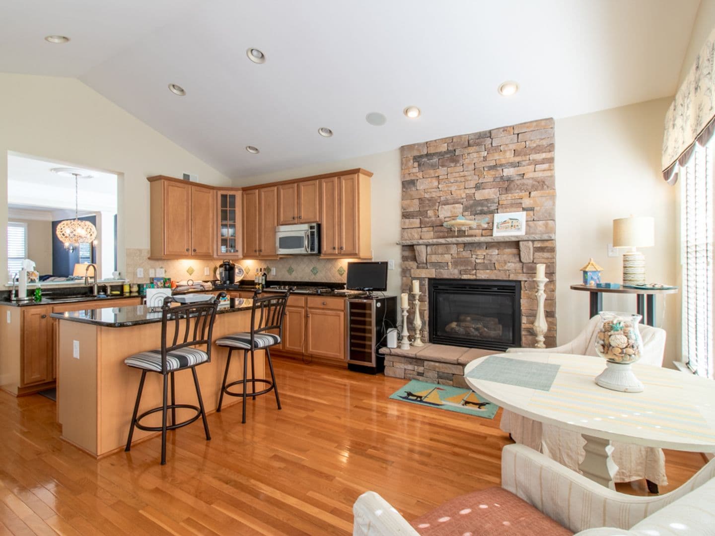 Milton House: 16478 Howard Miller Lane