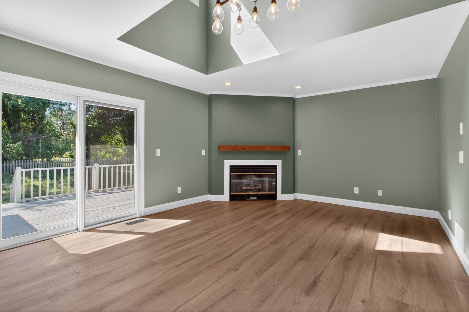 Lewes House: 18609 Broadfield Drive