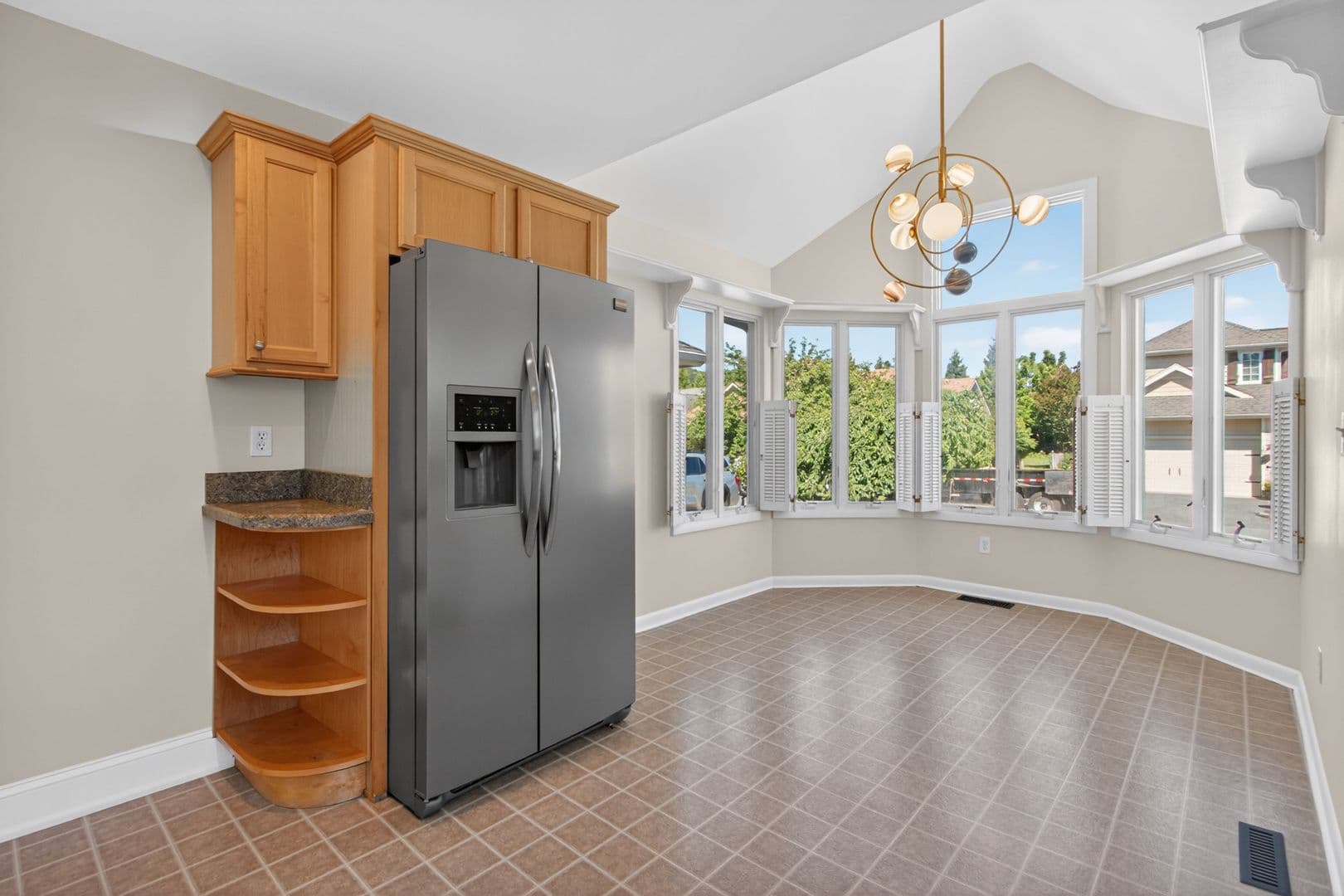 Lewes House: 18609 Broadfield Drive