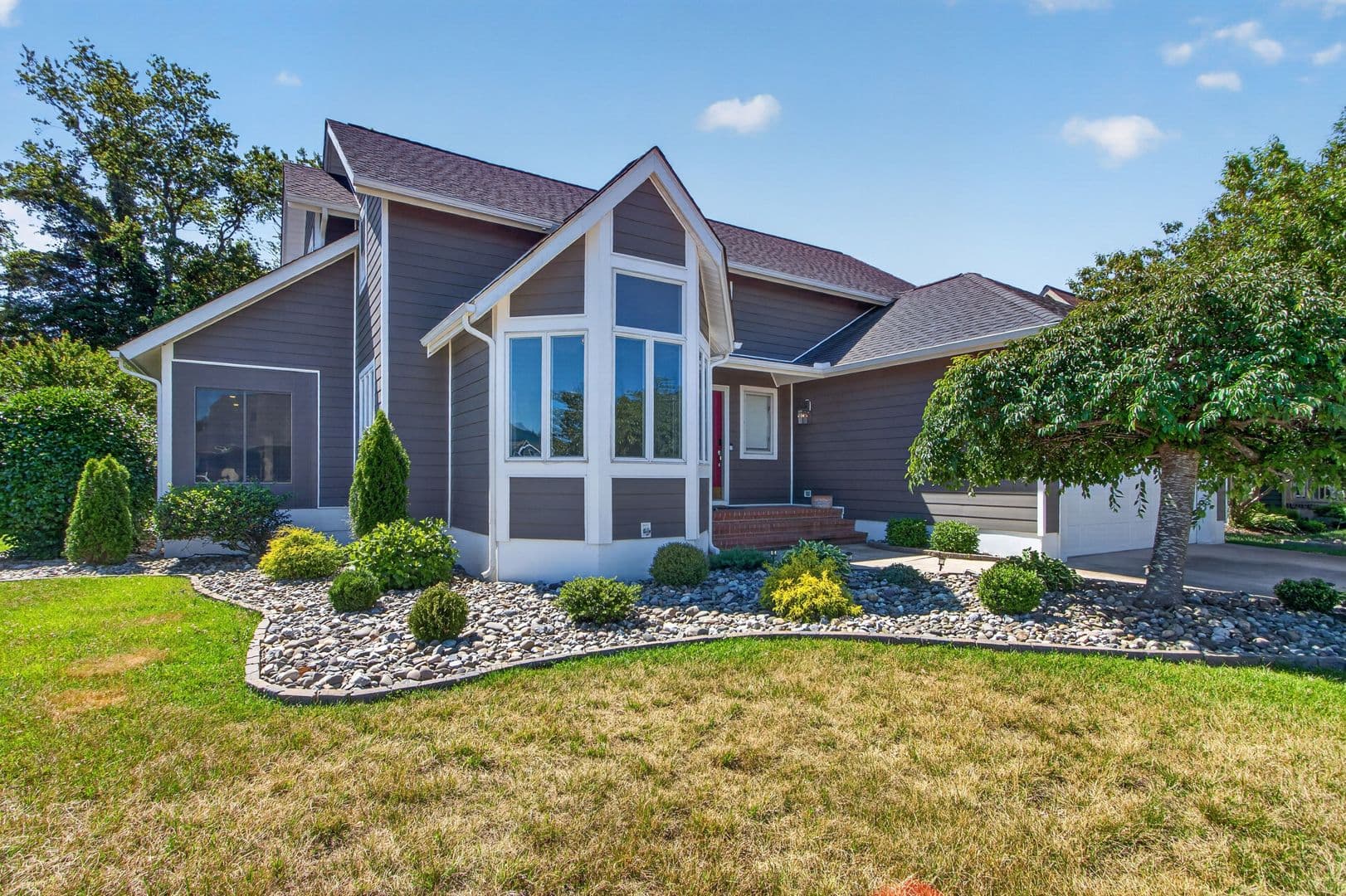 Lewes House: 18609 Broadfield Drive