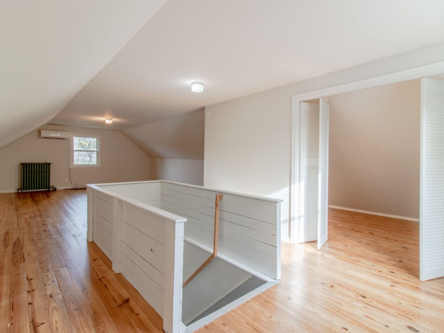 Lewes House: 1517 Savannah Rd