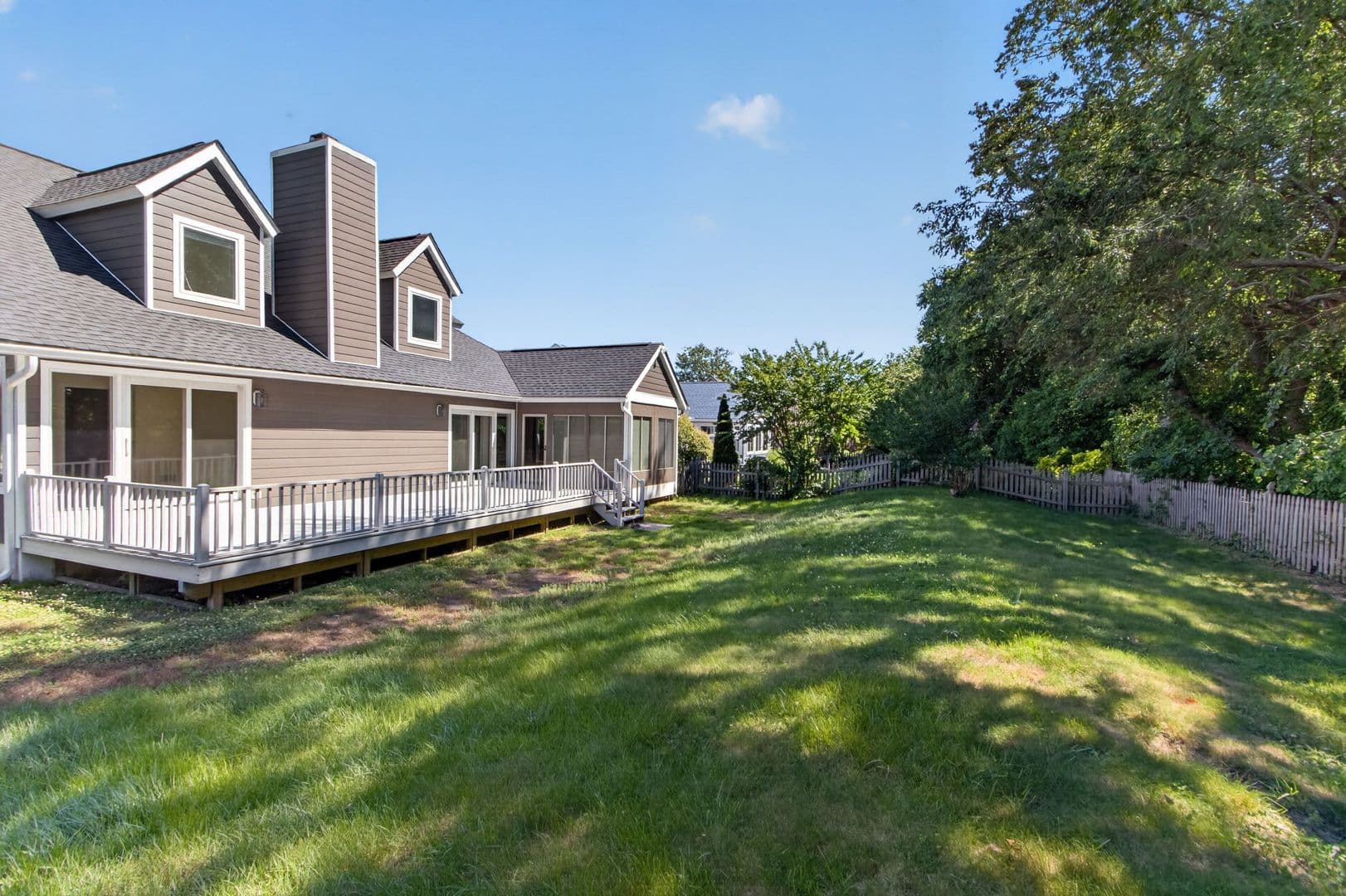 Lewes House: 18609 Broadfield Drive