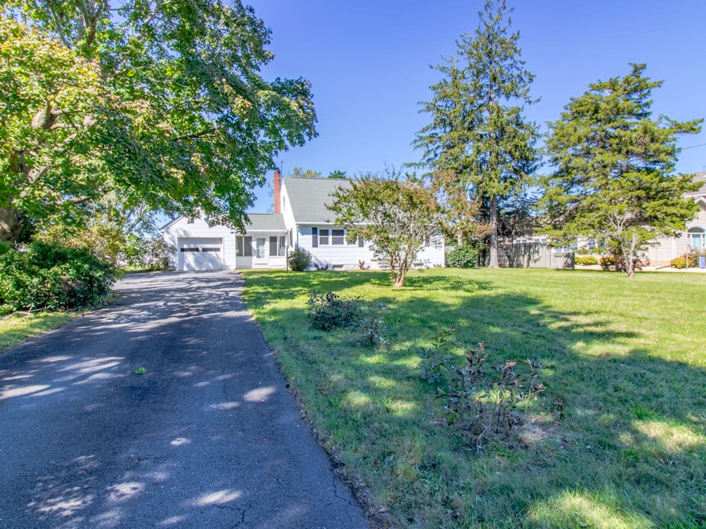 Lewes House: 1517 Savannah Rd