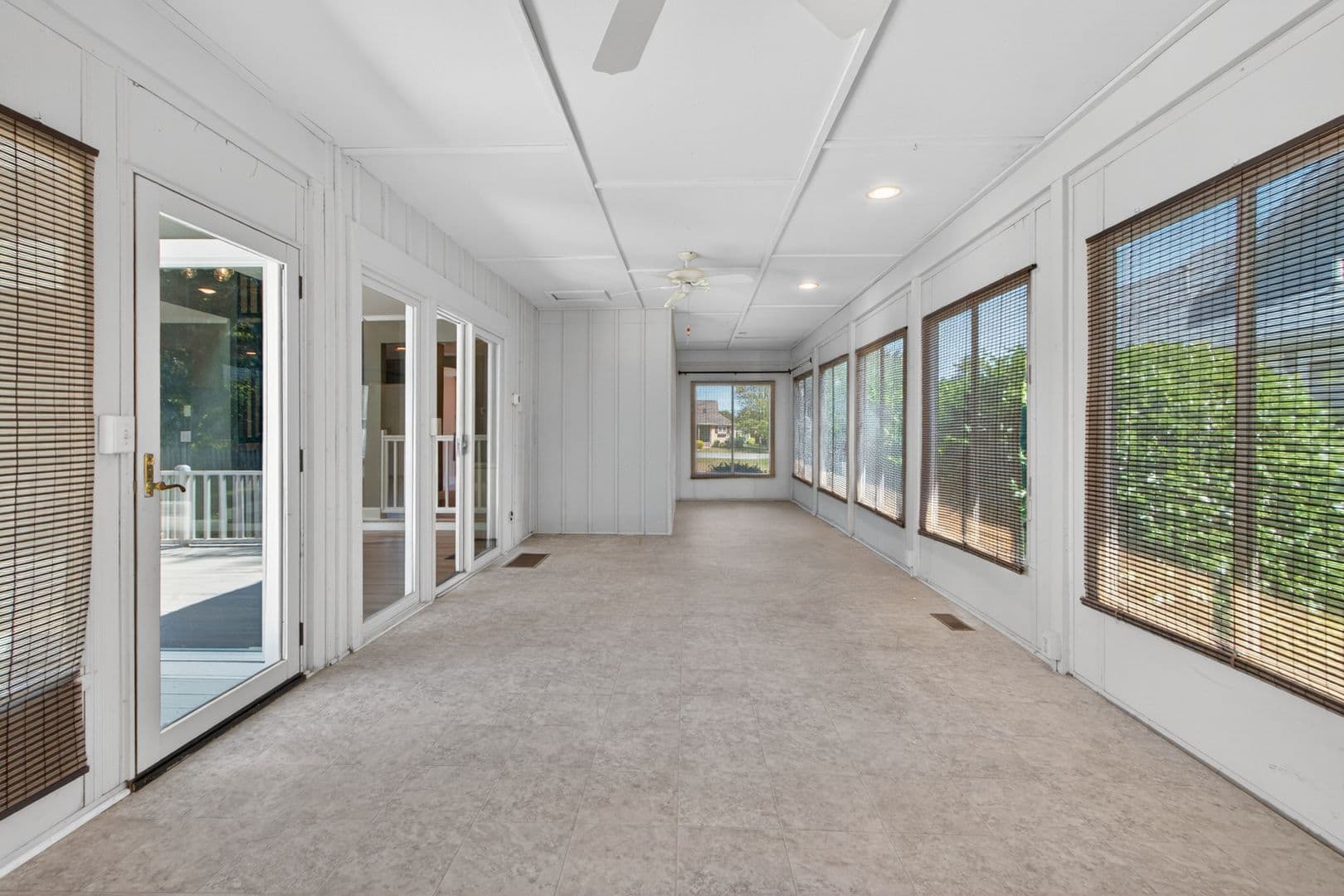 Lewes House: 18609 Broadfield Drive