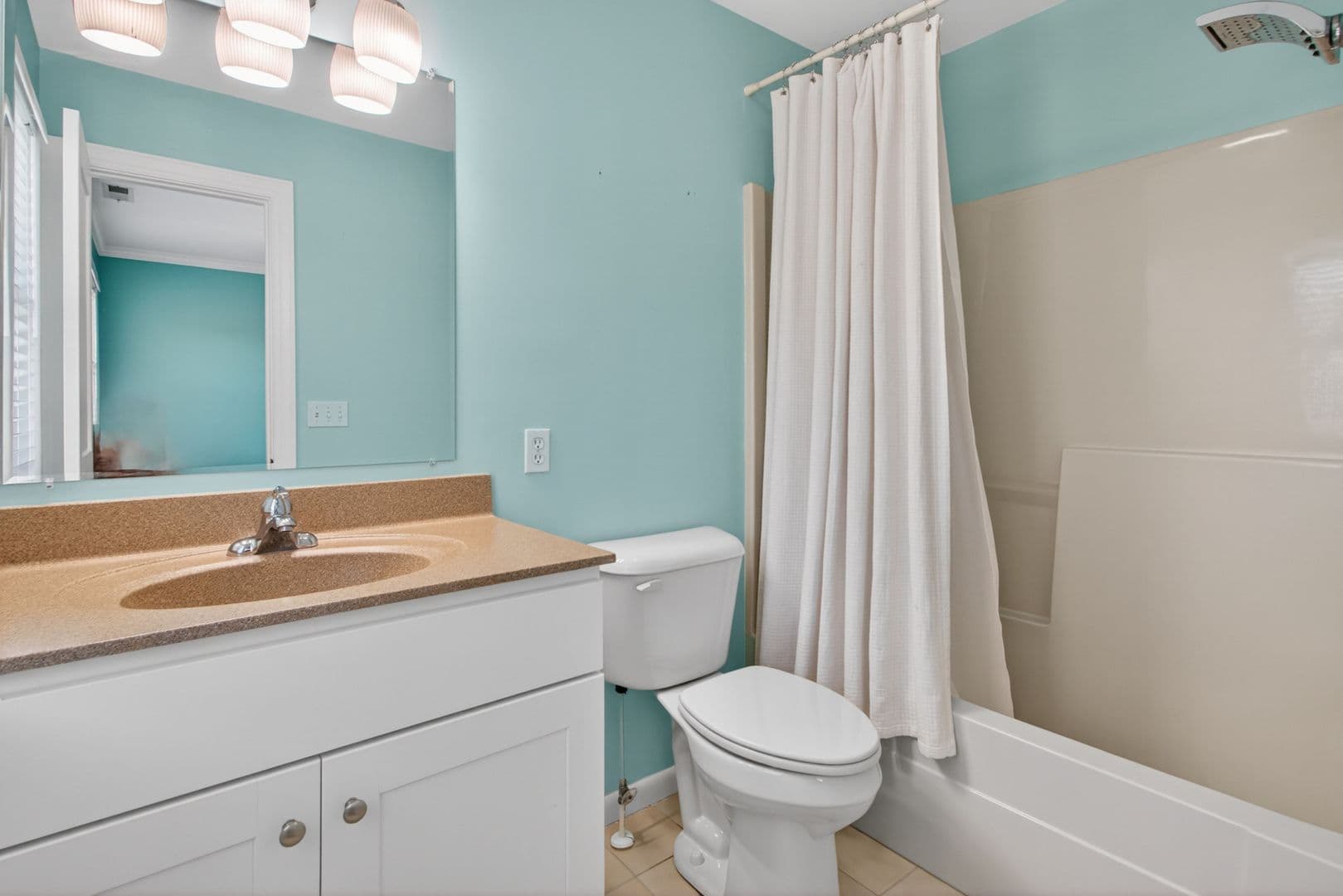 Lewes House: 18609 Broadfield Drive
