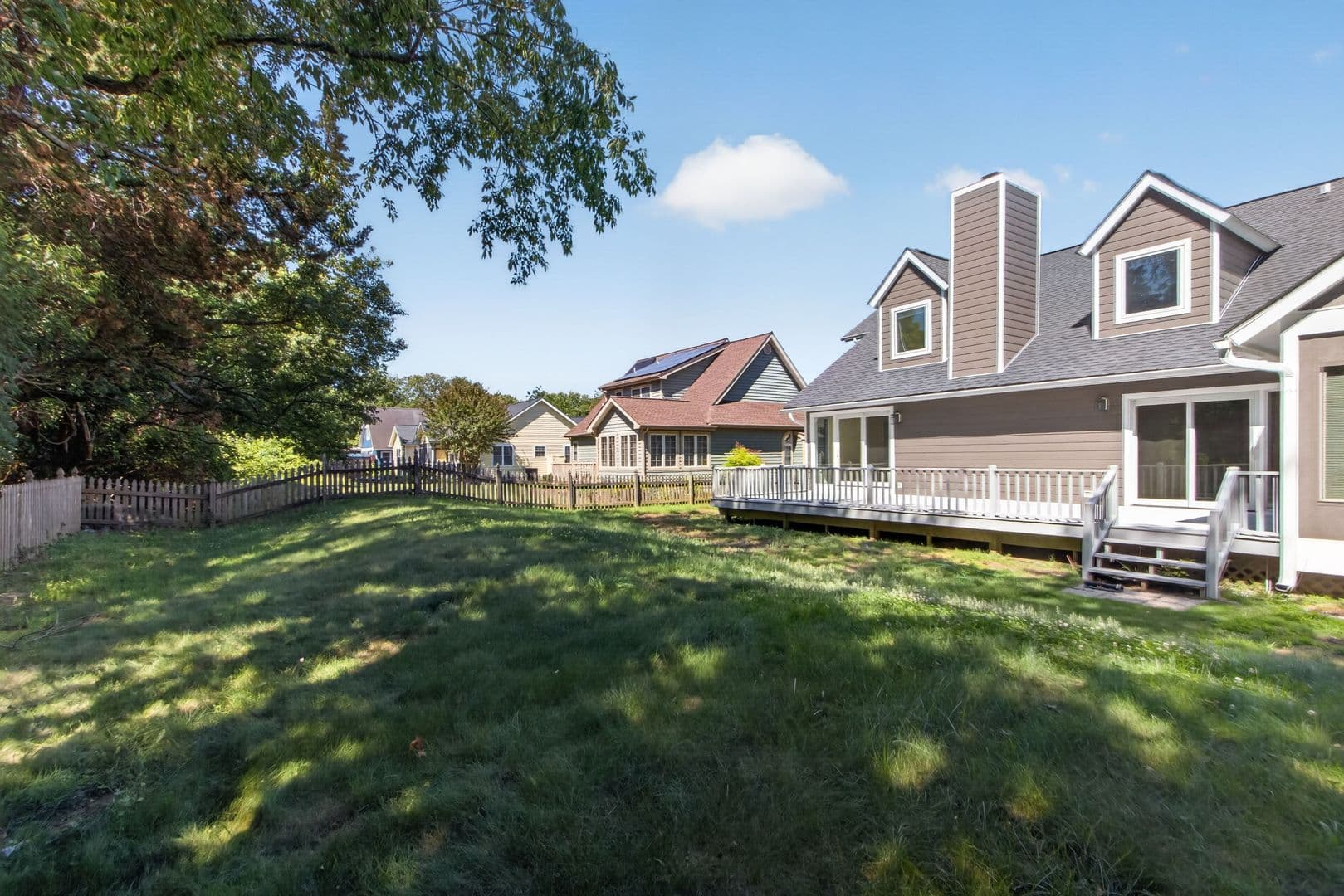 Lewes House: 18609 Broadfield Drive