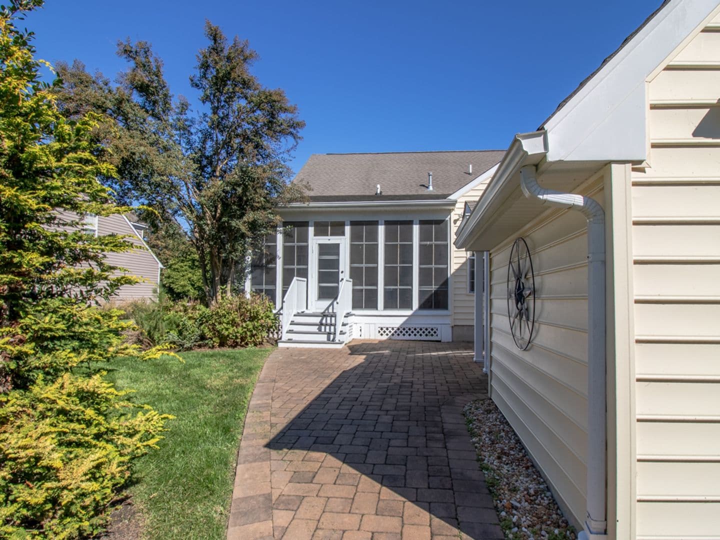 Milton House: 16478 Howard Miller Lane