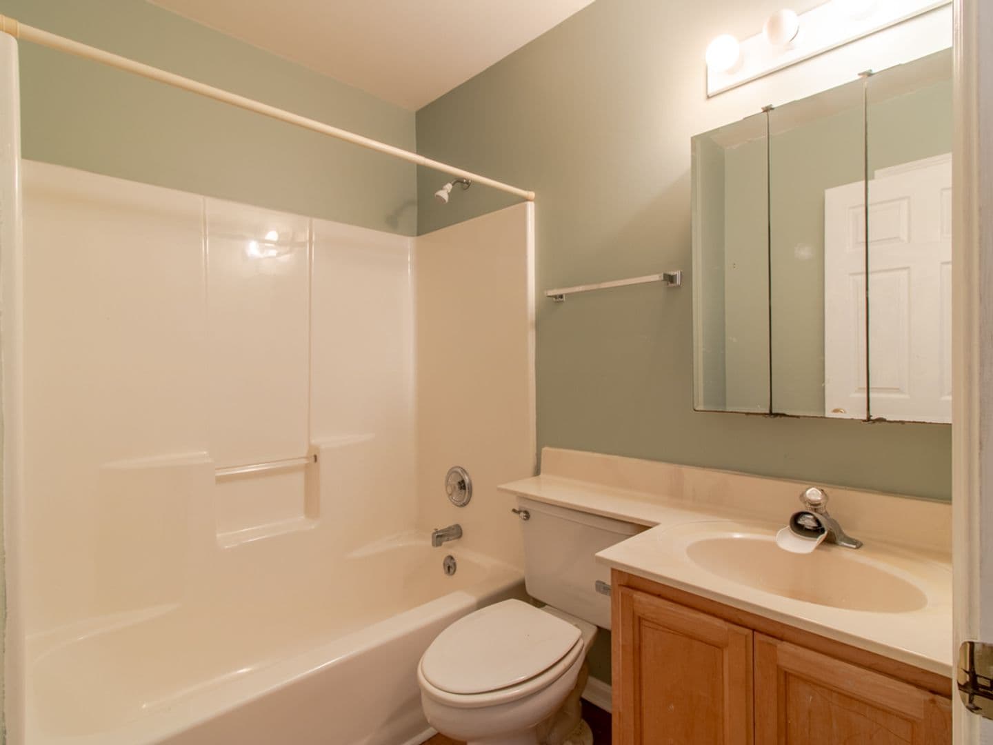 Lewes Townhome: 159 Lakeside Drive