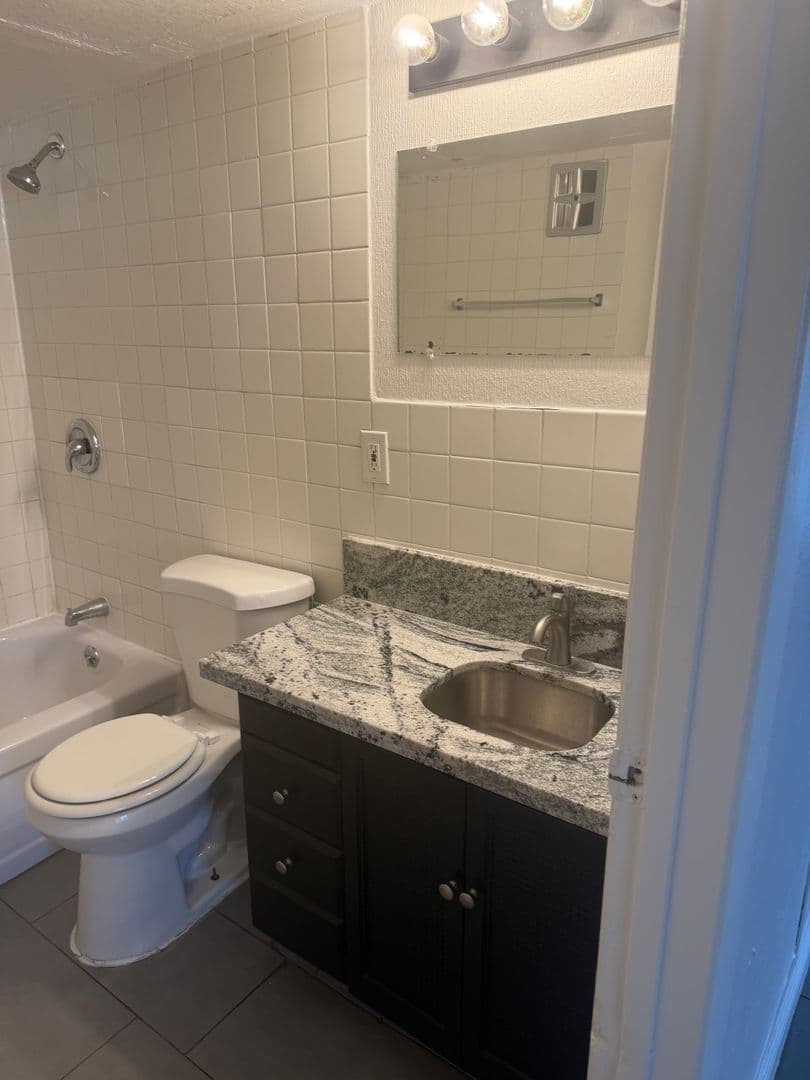 Las Vegas Condo: 595 S. Royal Crest Cir. #6