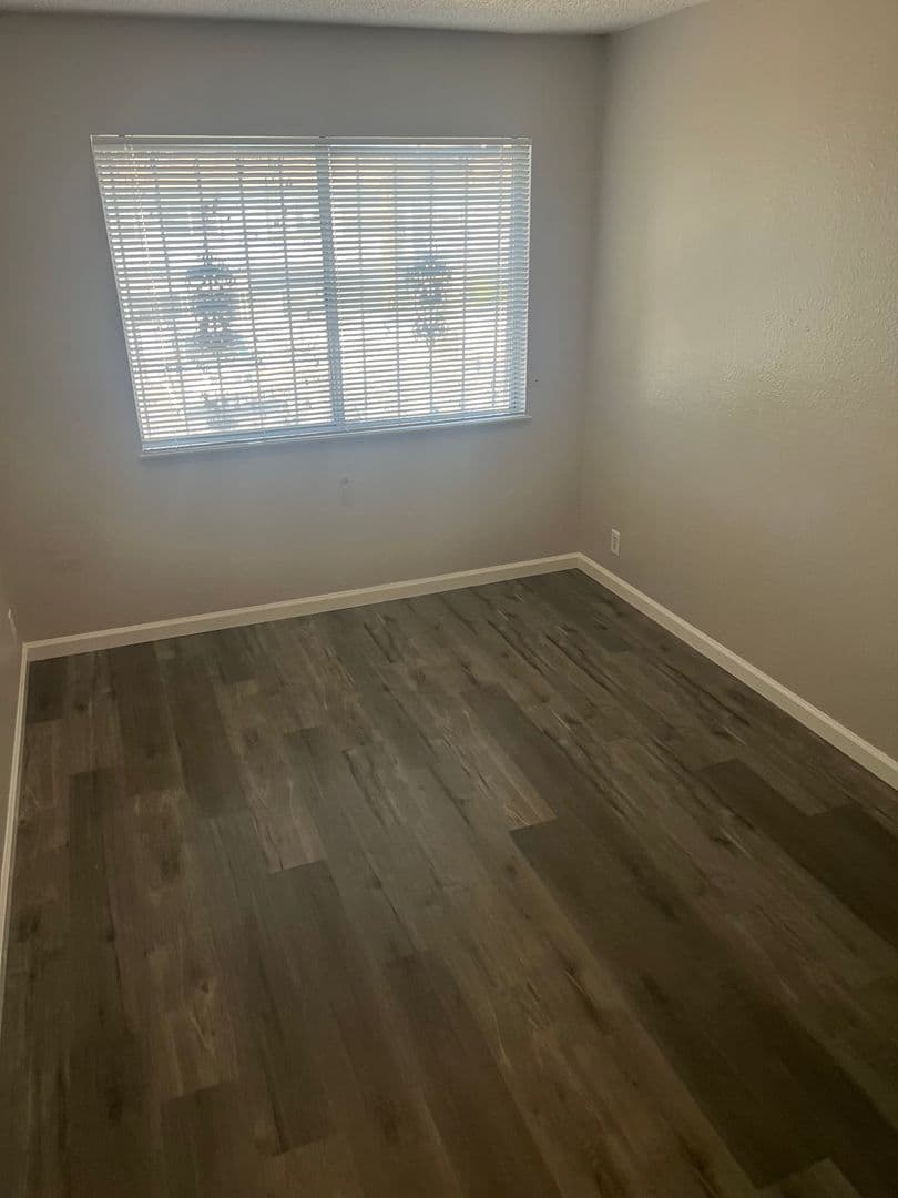 N. Las Vegas Townhome: 3503 Mercury St. #B