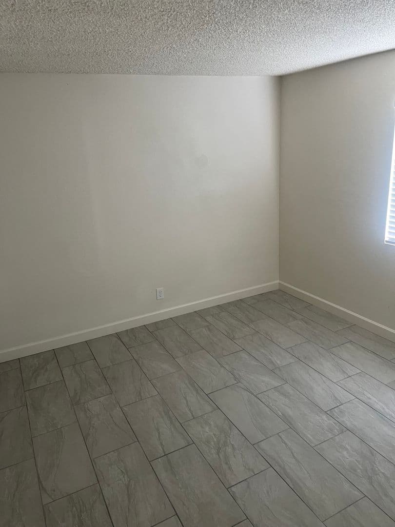 Las Vegas Apartment: 4841 E. Craig Rd. #A