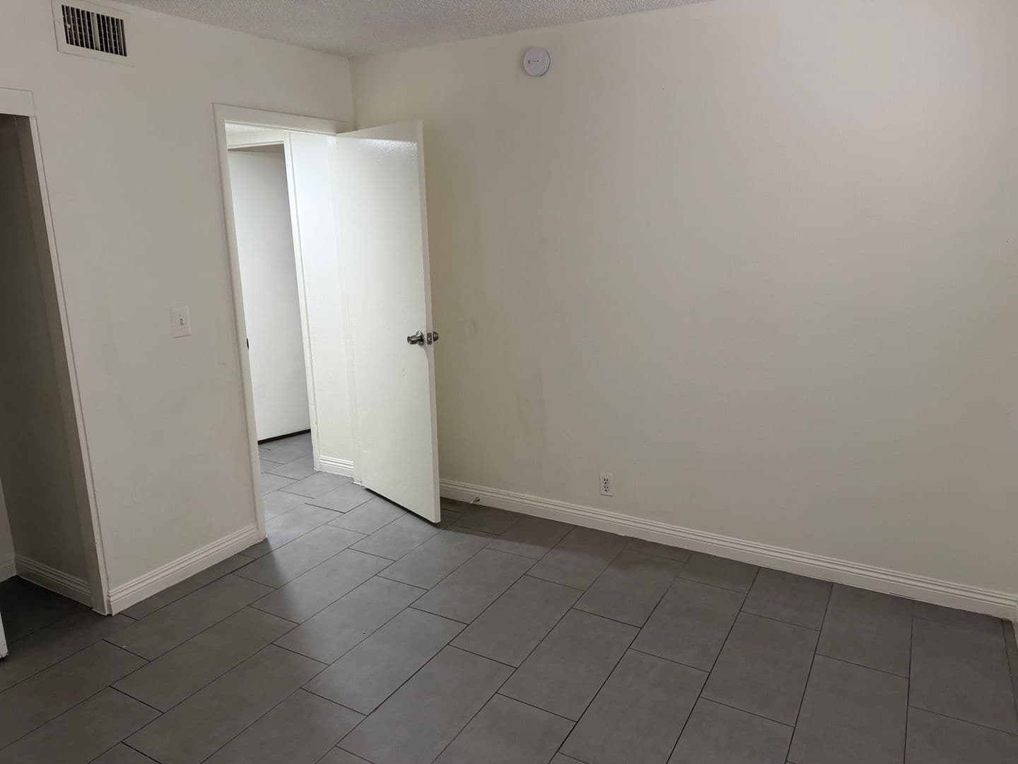 Las Vegas Condo: 595 S. Royal Crest Cir. #6
