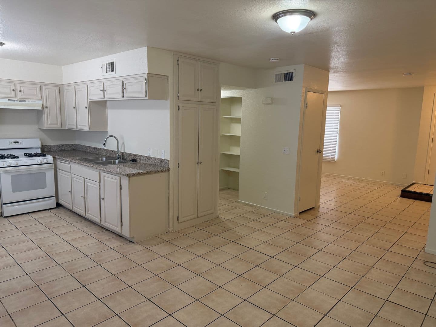 N. Las Vegas Townhome: 3523 Mercury St. #D
