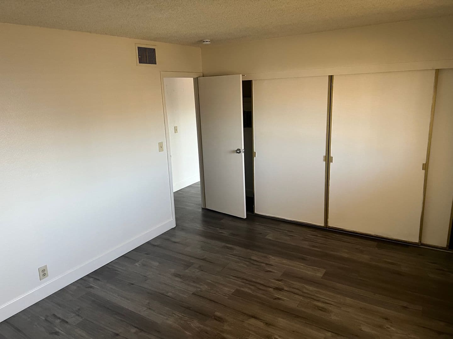 Las Vegas Condo: 555 S. Royal Crest Cir. #22