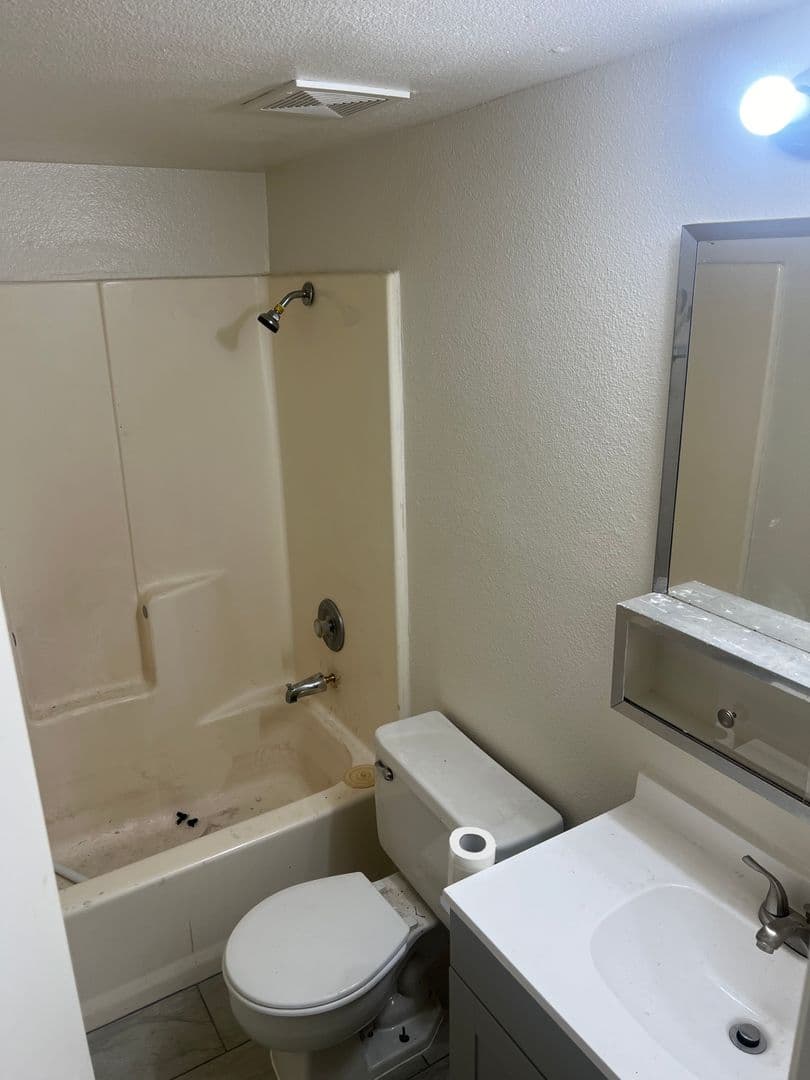 Las Vegas Apartment: 4841 E. Craig Rd. #A