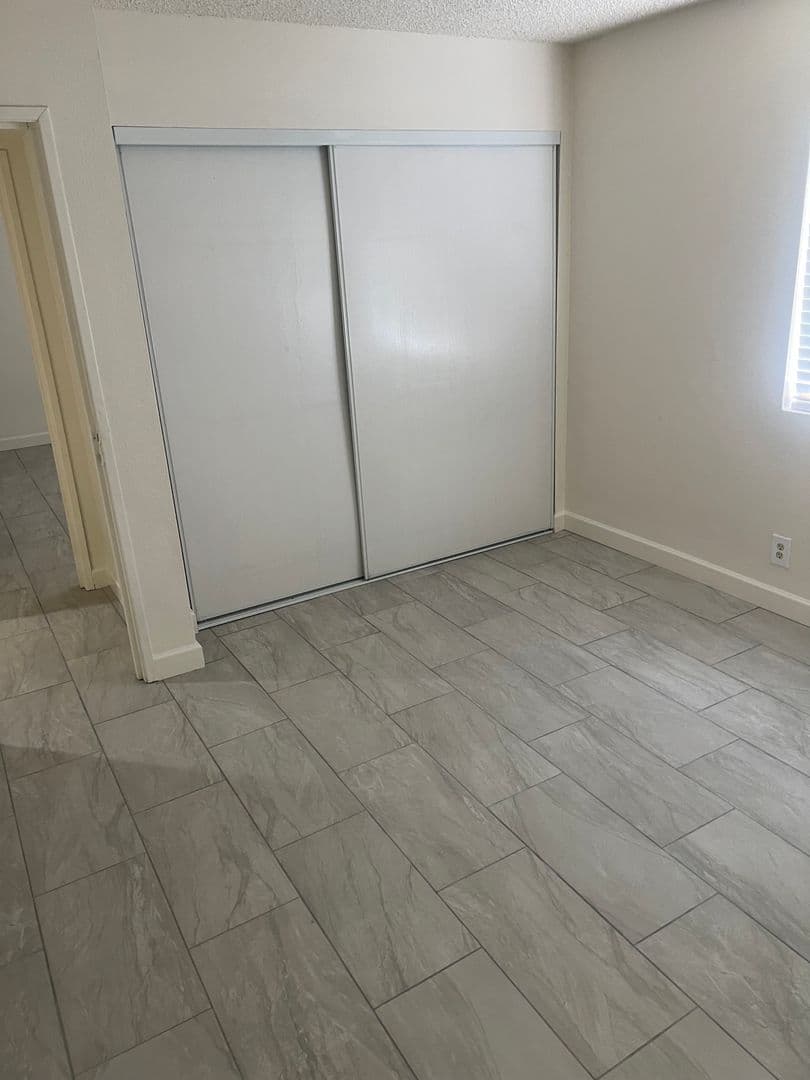 Las Vegas Apartment: 4841 E. Craig Rd. #A
