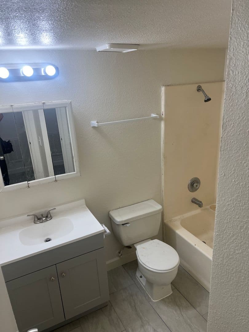 Las Vegas Apartment: 4841 E. Craig Rd. #A