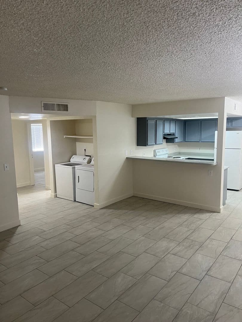 Las Vegas Apartment: 4841 E. Craig Rd. #A