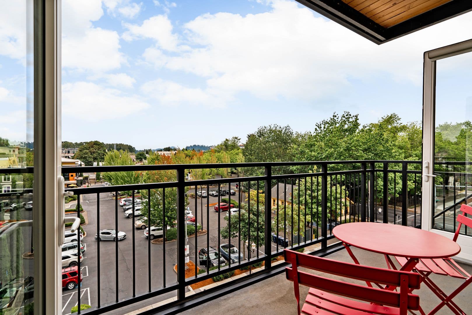 Eugene Apartment: 550 Pearl Street