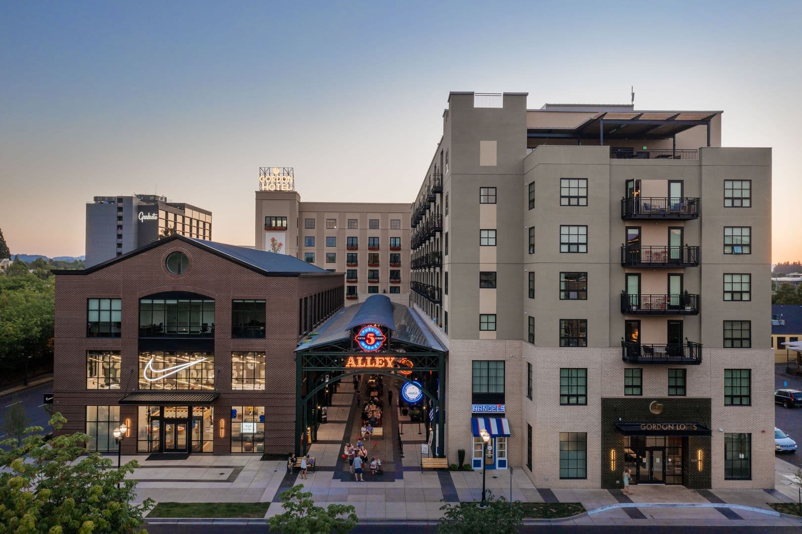 Eugene Apartment: 550 Pearl Street