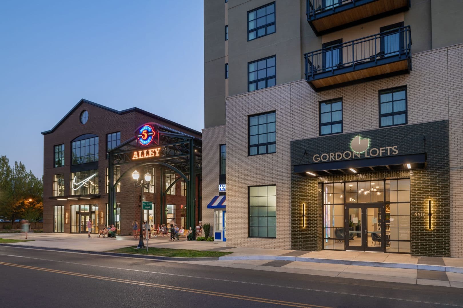 Eugene Apartment: 550 Pearl Street