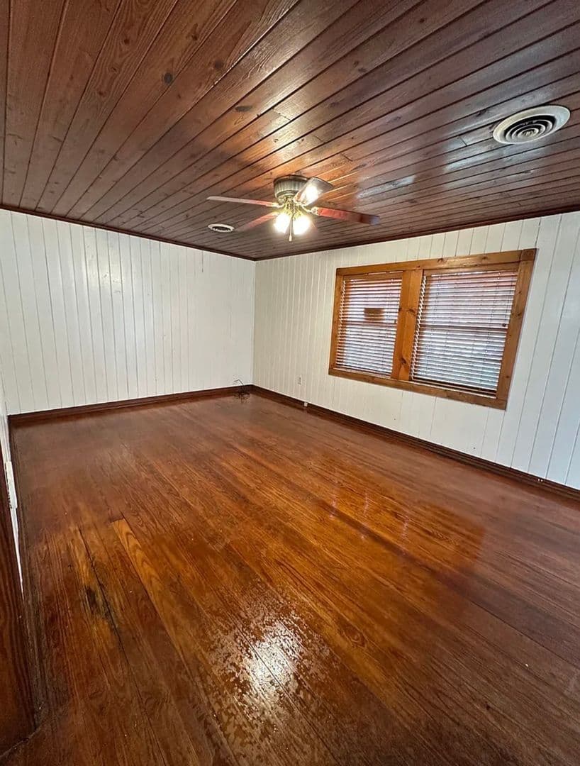 Ocala House: 1217 NE 14th St