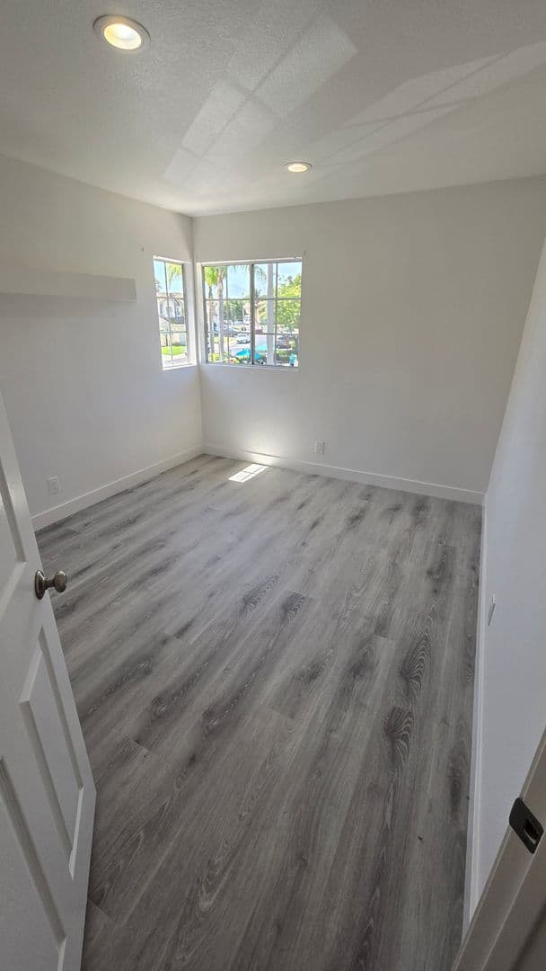 Corona House: 2145 Cedar Glen Dr