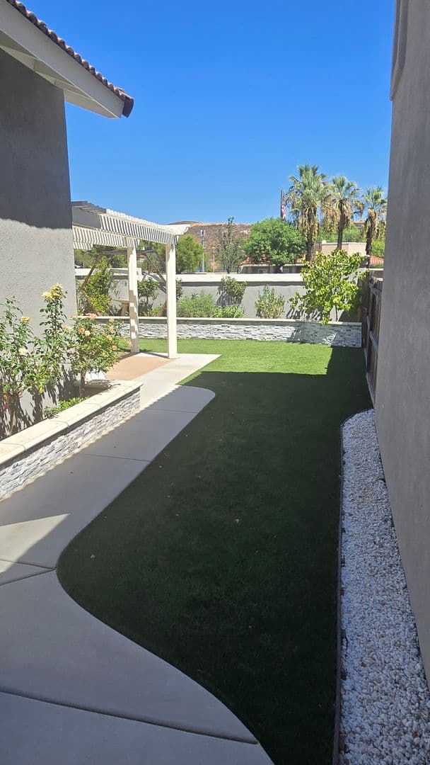 Corona House: 2145 Cedar Glen Dr