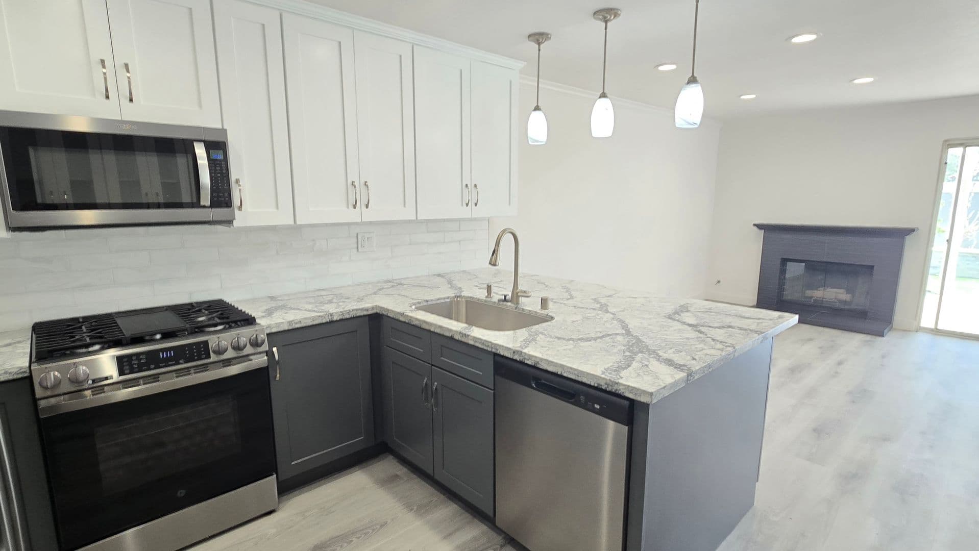 Corona House: 2145 Cedar Glen Dr
