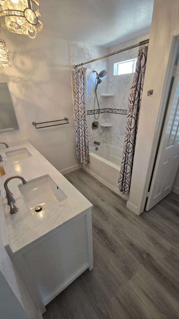 Corona House: 2145 Cedar Glen Dr