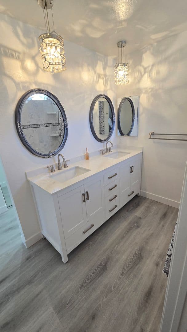 Corona House: 2145 Cedar Glen Dr