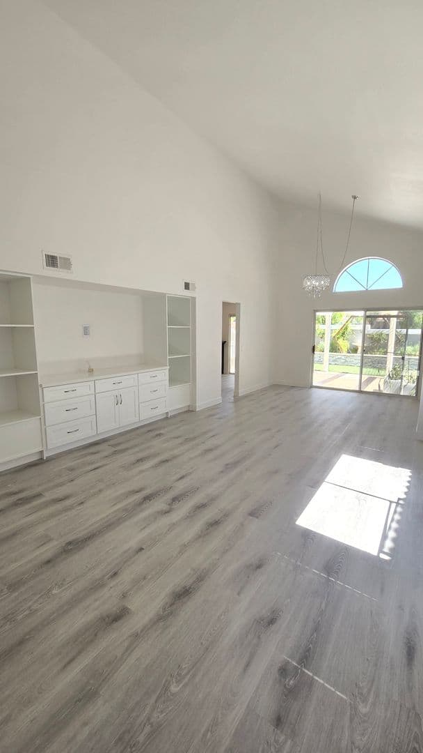 Corona House: 2145 Cedar Glen Dr