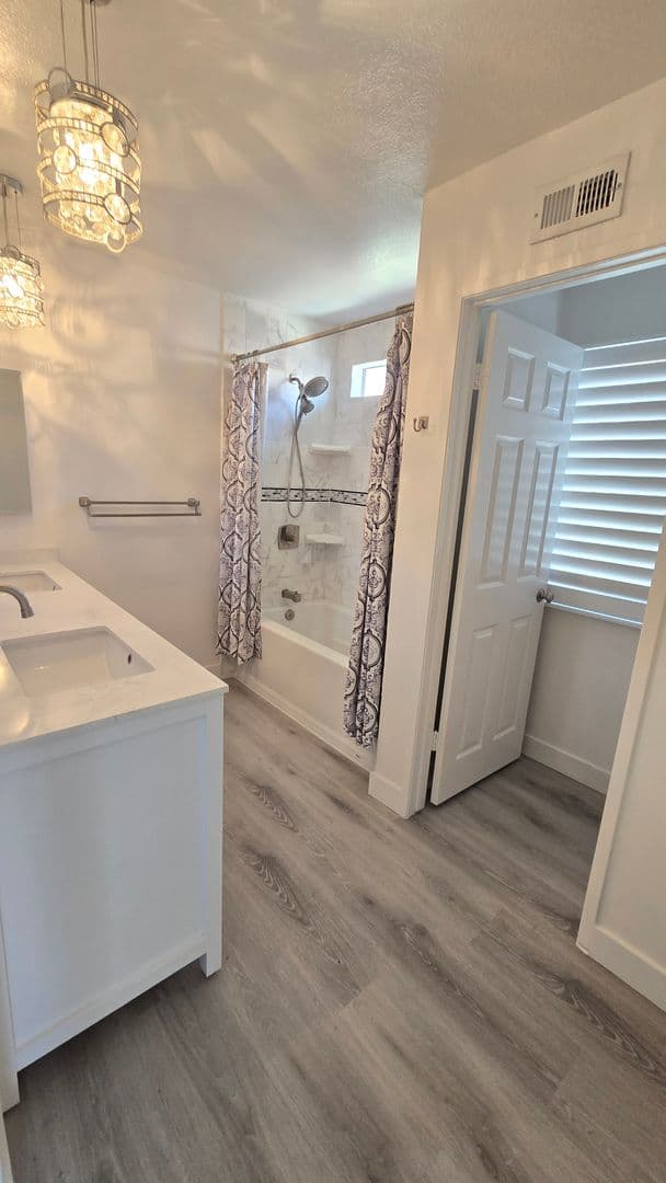 Corona House: 2145 Cedar Glen Dr