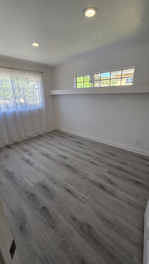 Corona House: 2145 Cedar Glen Dr