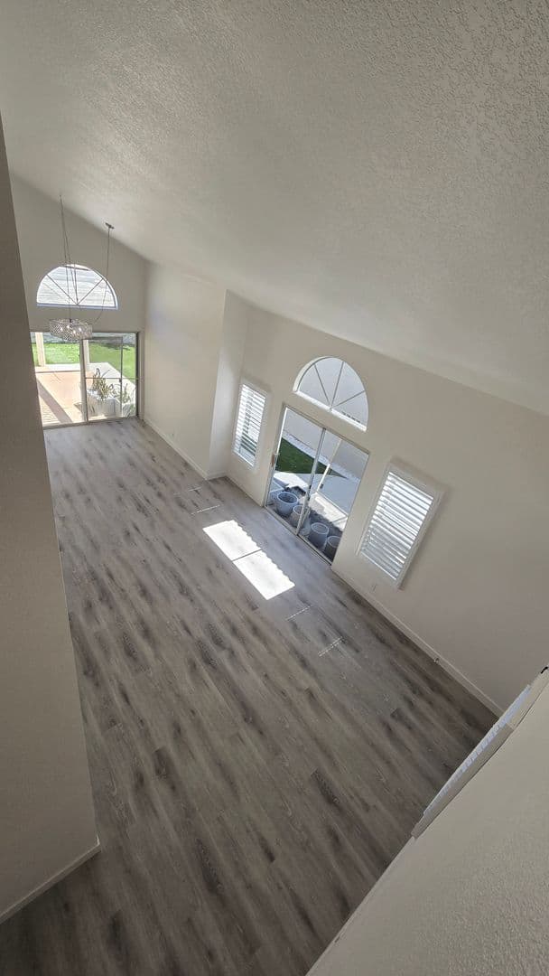 Corona House: 2145 Cedar Glen Dr